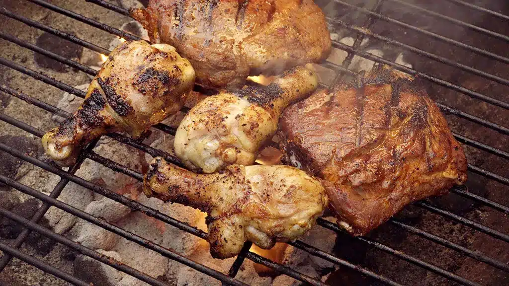 You are currently viewing Enjoy BBQs Safely: 12 Tips for Great Summer Cooking