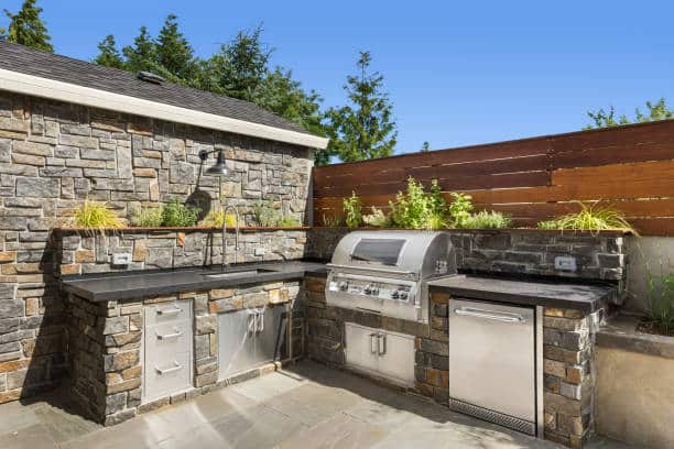 Read more about the article Add an Amazing Outdoor Kitchen to Your Home for Summer 2023